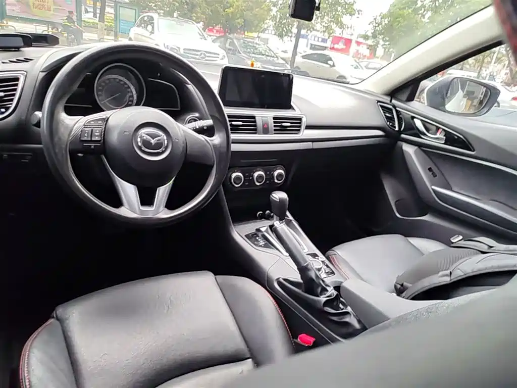 Mazda 3 Axela 2016 — фото 10