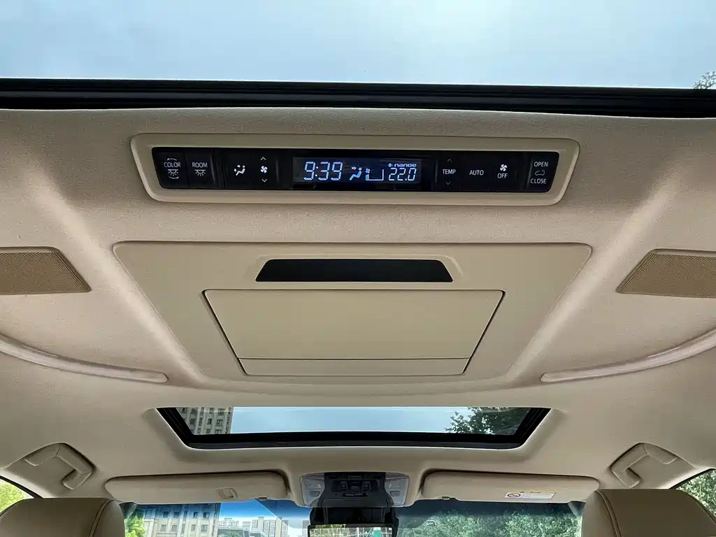 Toyota Alphard 2023 — фото 12