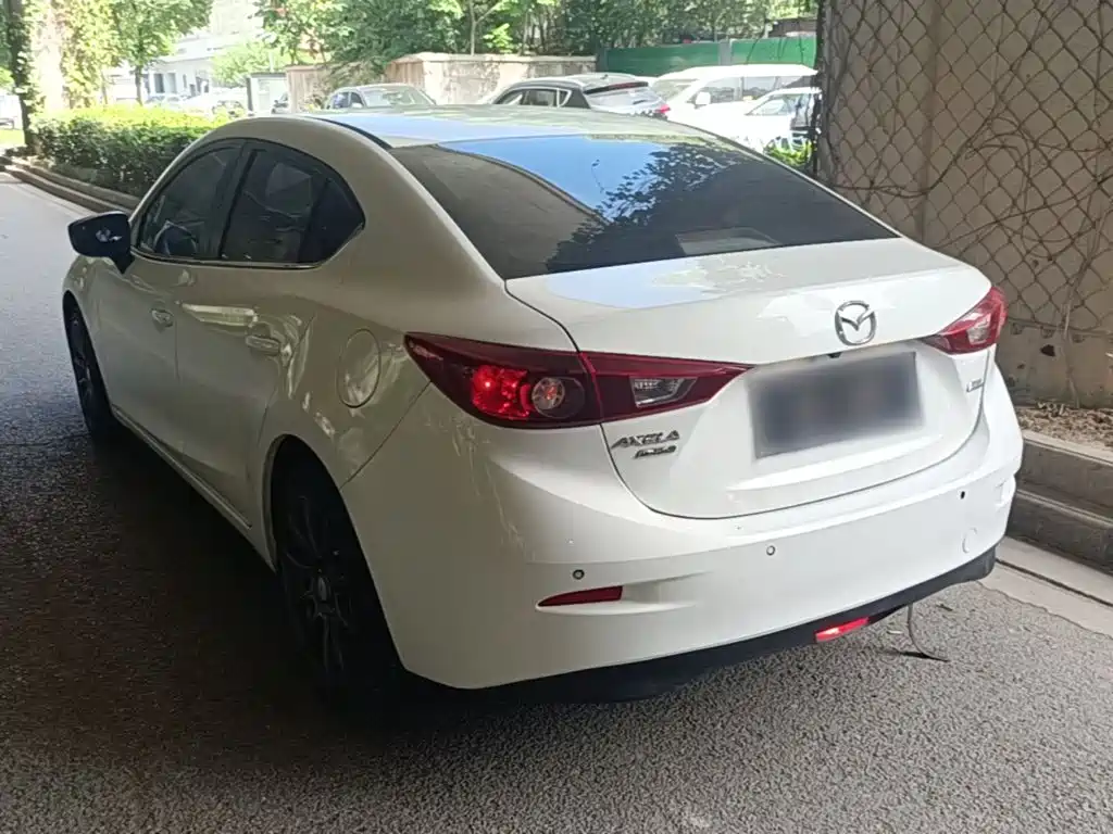 Mazda 3 Axela 2016