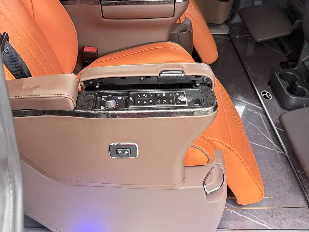 Toyota Sienna 2023 — фото 25