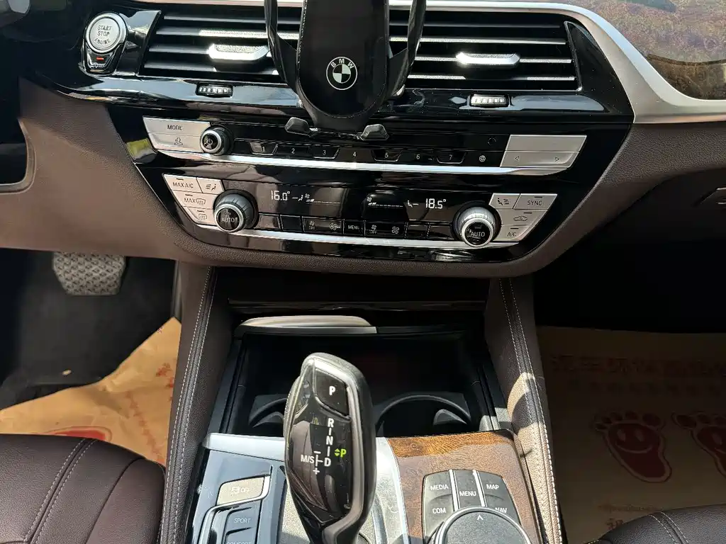 BMW 5 Series 2020 — фото 11