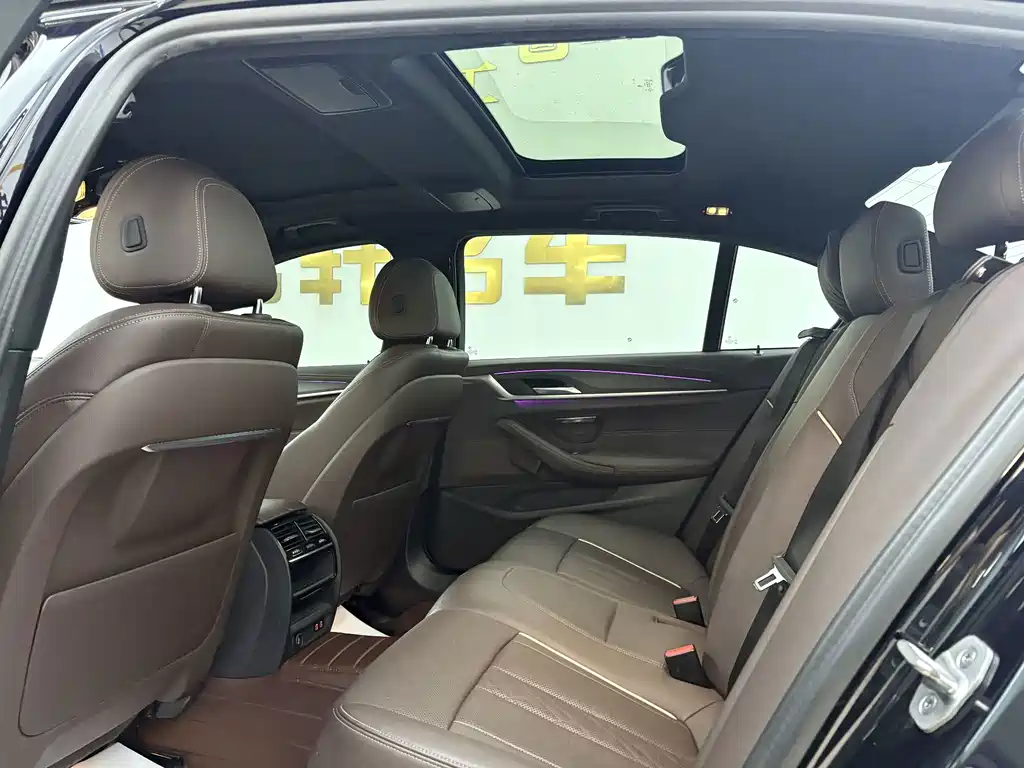 BMW 5 Series 2021 — фото 10