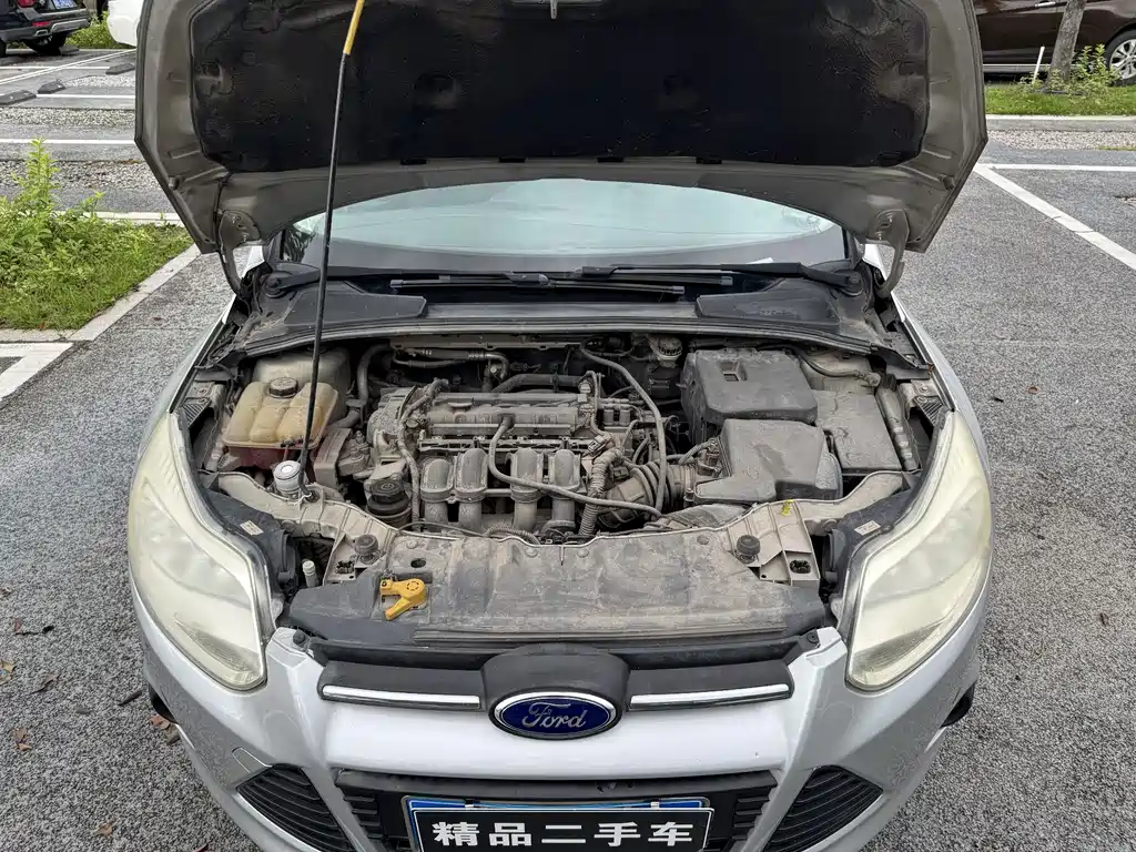 Ford Focus 2013 — фото 18