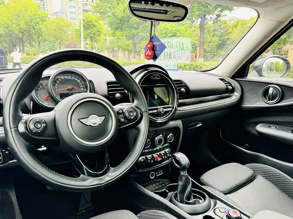 MINI Clubman 2018 — фото 17