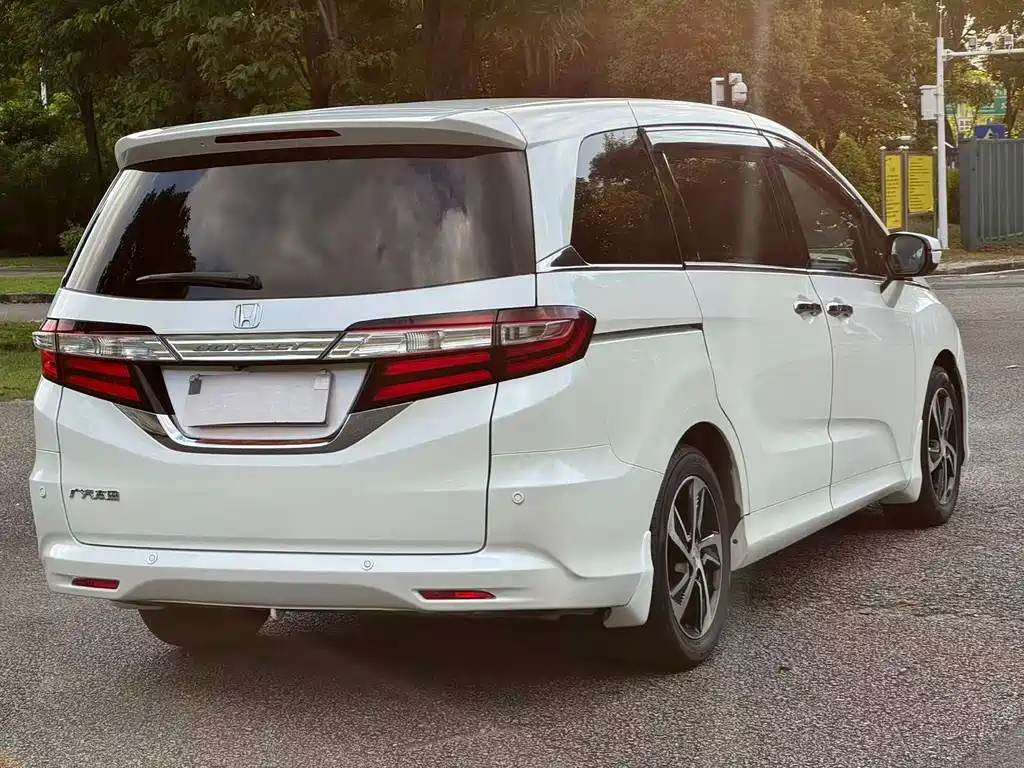 Honda Odyssey 2015 — фото 13