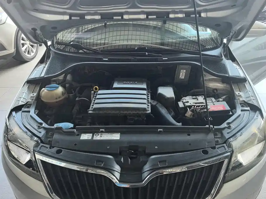 Skoda Rapid 2014 — фото 10