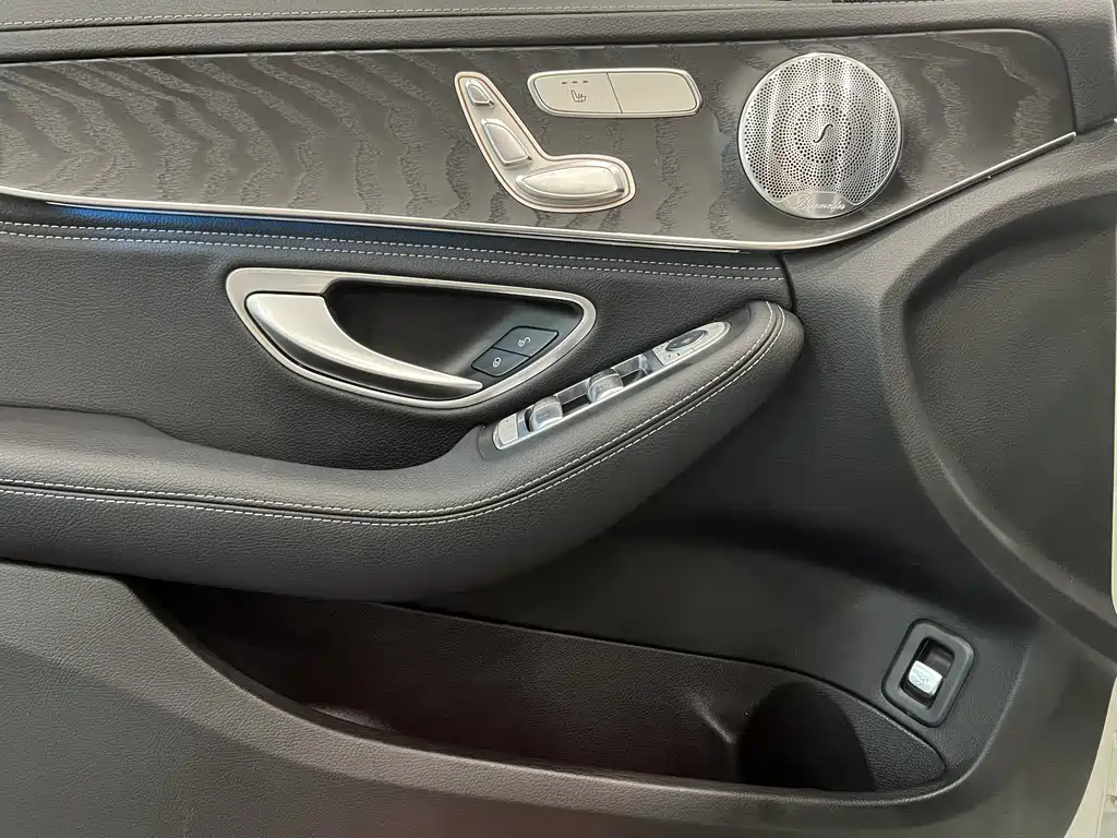Mercedes-Benz C-Class 2017 — фото 17