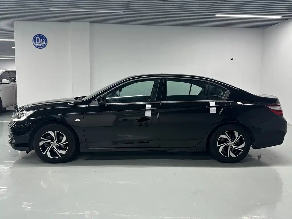 Honda Accord 2017 — фото 19
