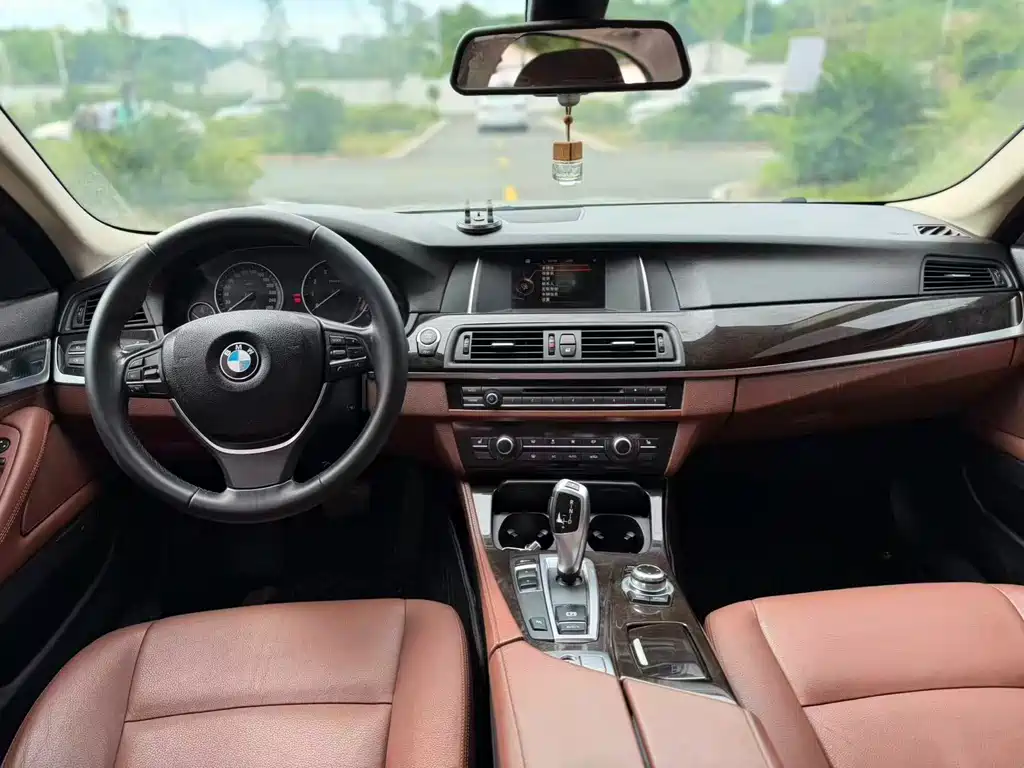 BMW 5 Series 2016 — фото 9