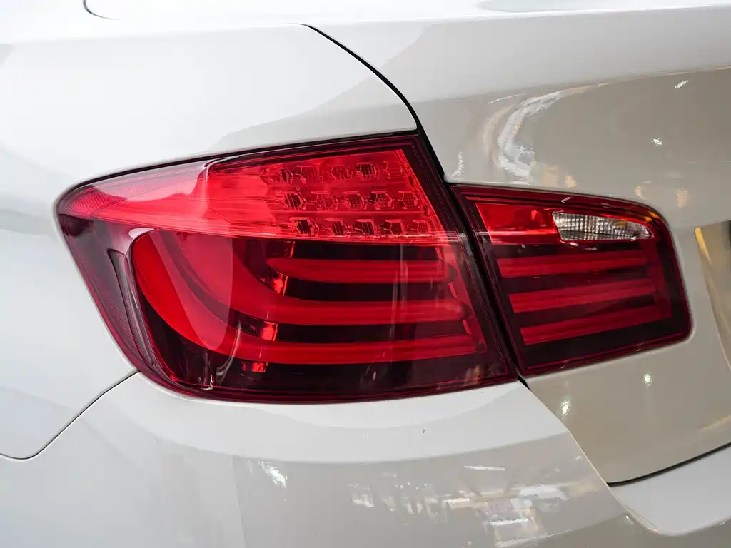 BMW 5 Series 2013 — фото 12