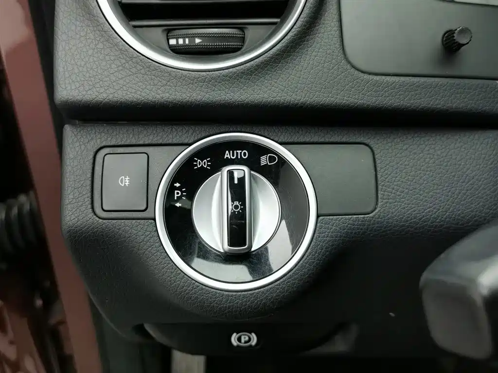 Mercedes-Benz C-Class 2012 — фото 21