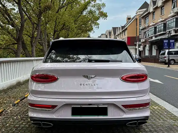 Bentley Bentayga Plug-In Hybrid 2022
