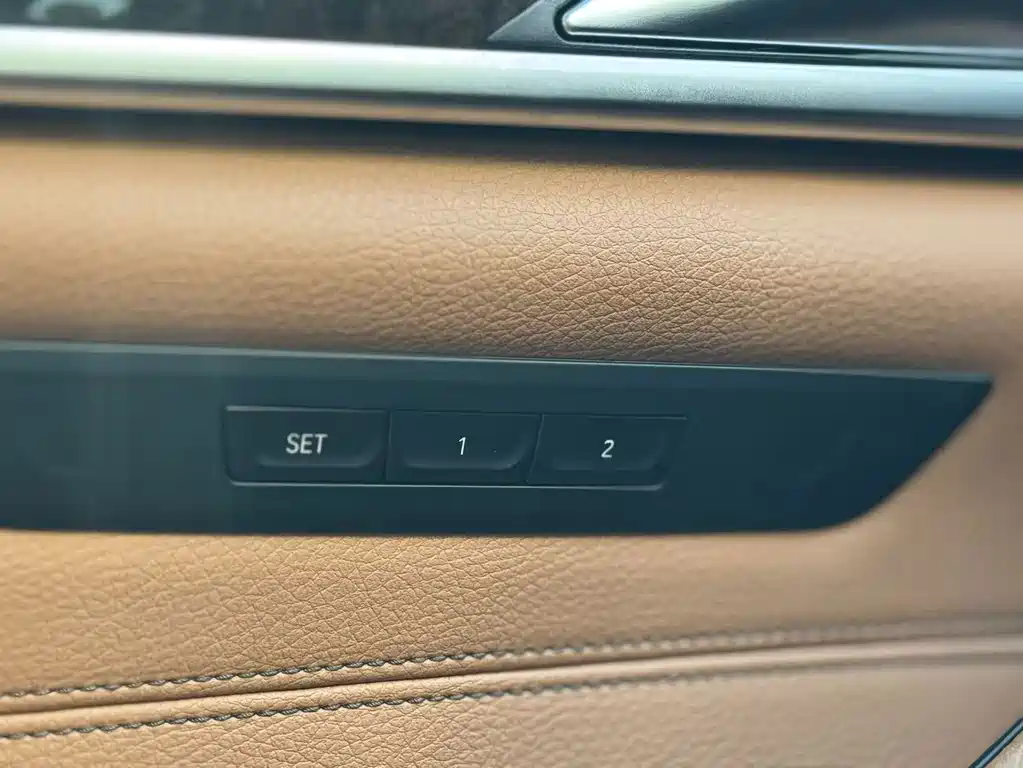 BMW 5 Series 2017 — фото 11