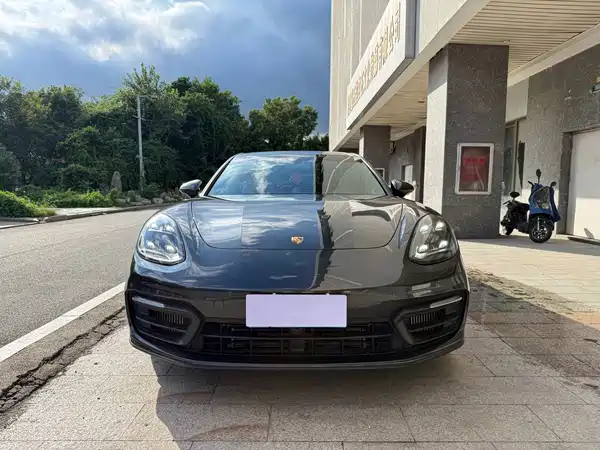 Porsche Panamera 2023