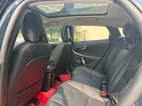Volvo V40 2017