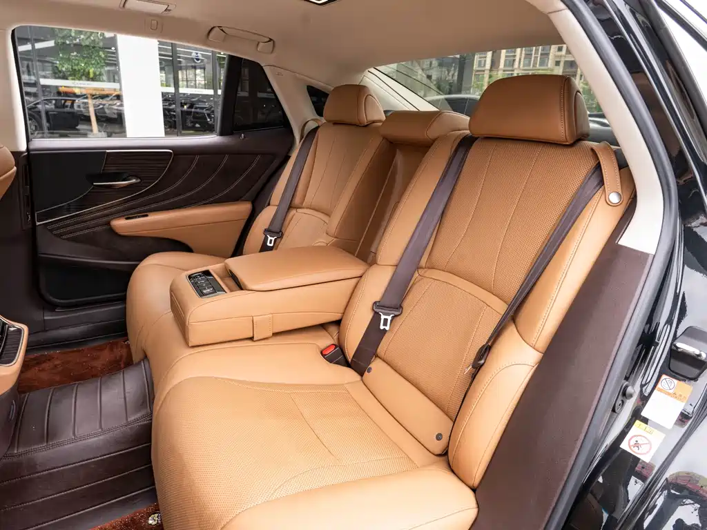 Lexus LS 2019 — фото 12