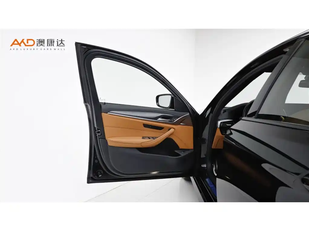 BMW 5 Series 2022 — фото 10