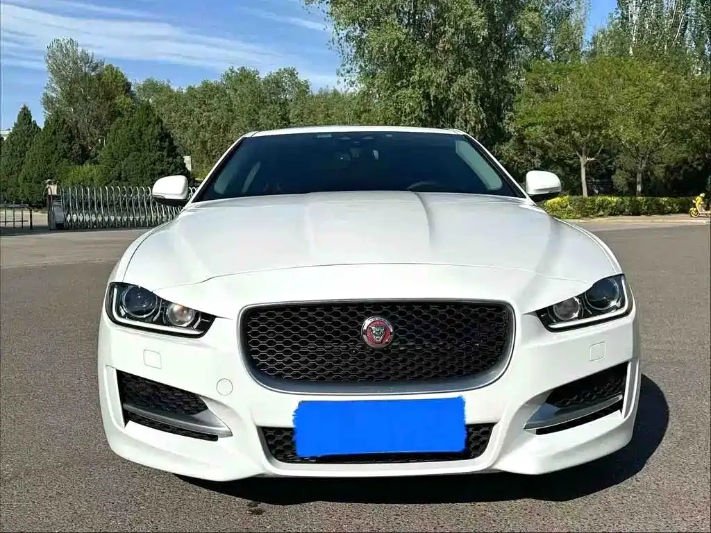 Jaguar XE 2017 — фото 3