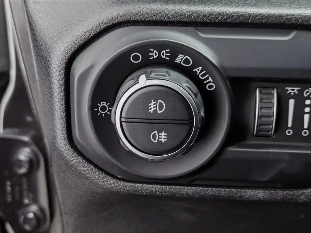 Jeep Wrangler 2020 — фото 21