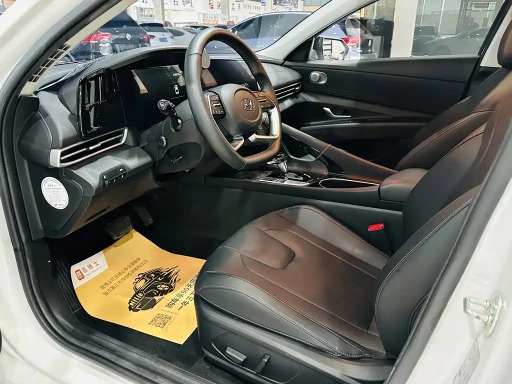 Hyundai Elantra 2022