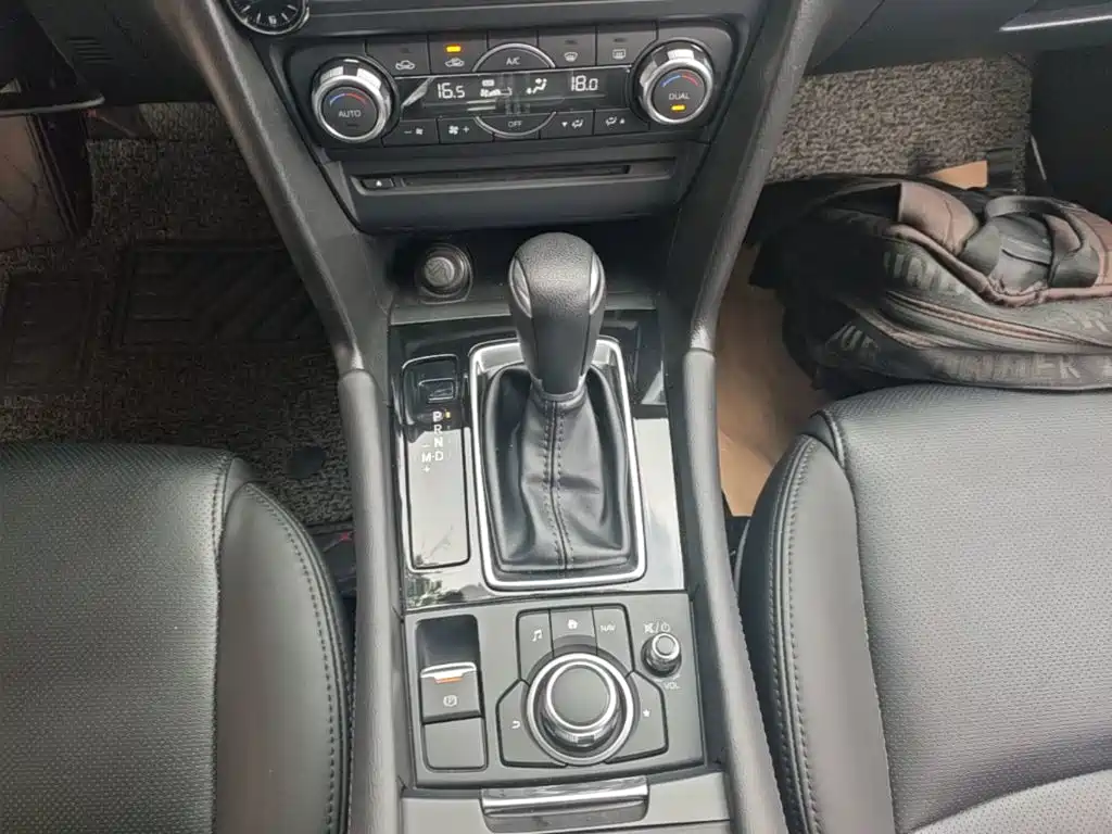 Mazda 3 Axela 2018 — фото 14