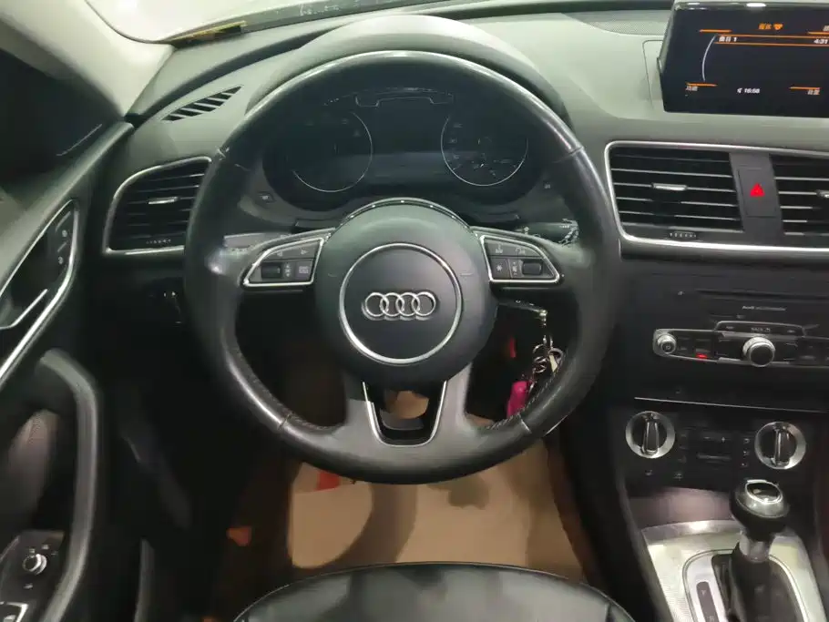 Audi Q3 2015 — фото 15