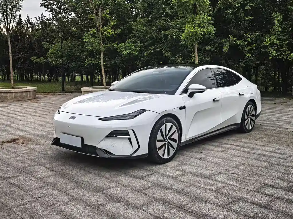 Geely Galaxy E8 2024 — фото 1