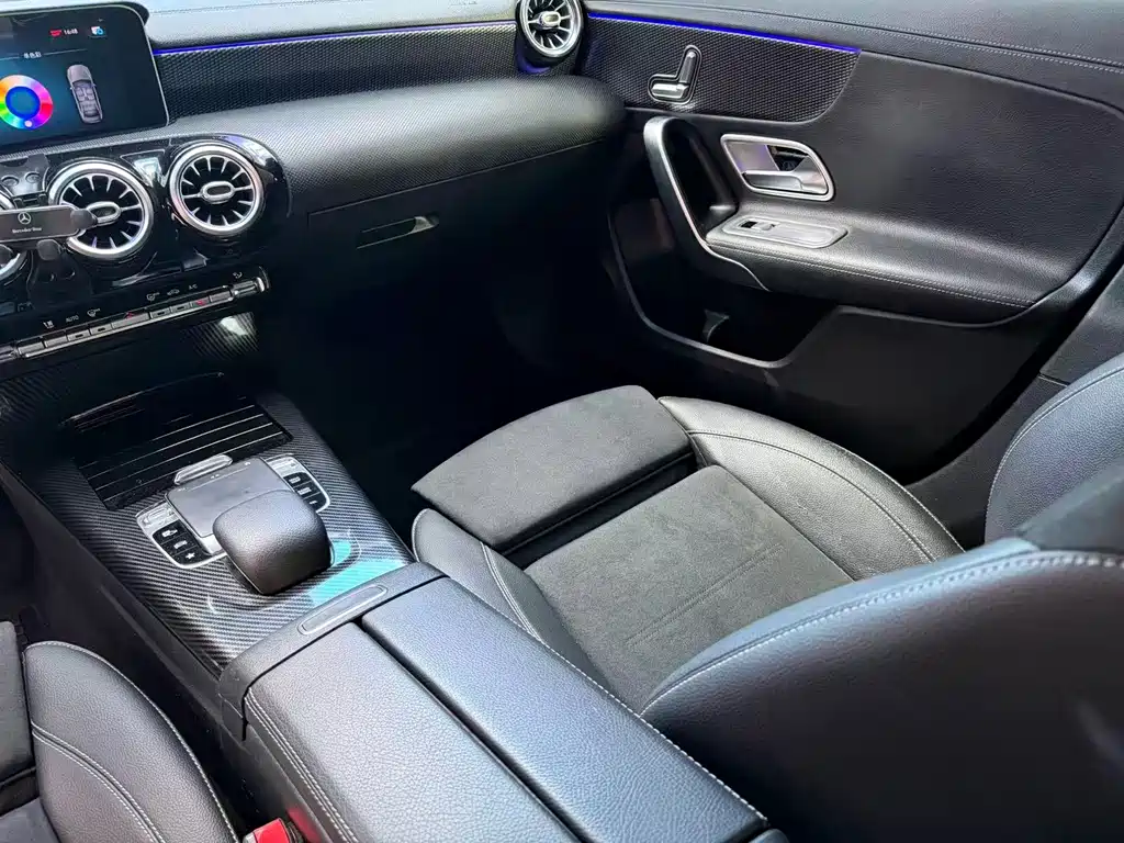 Mercedes-Benz A-Class 2020 — фото 12