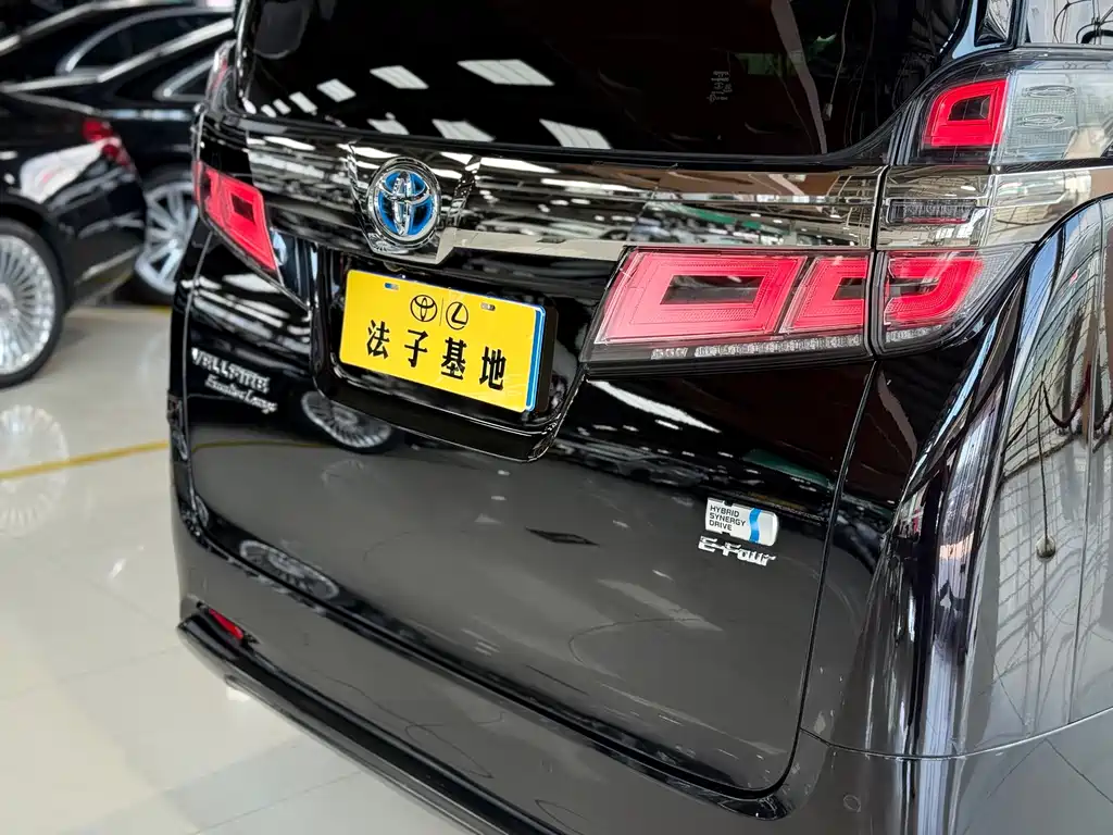 Toyota Vellfire 2021 — фото 26
