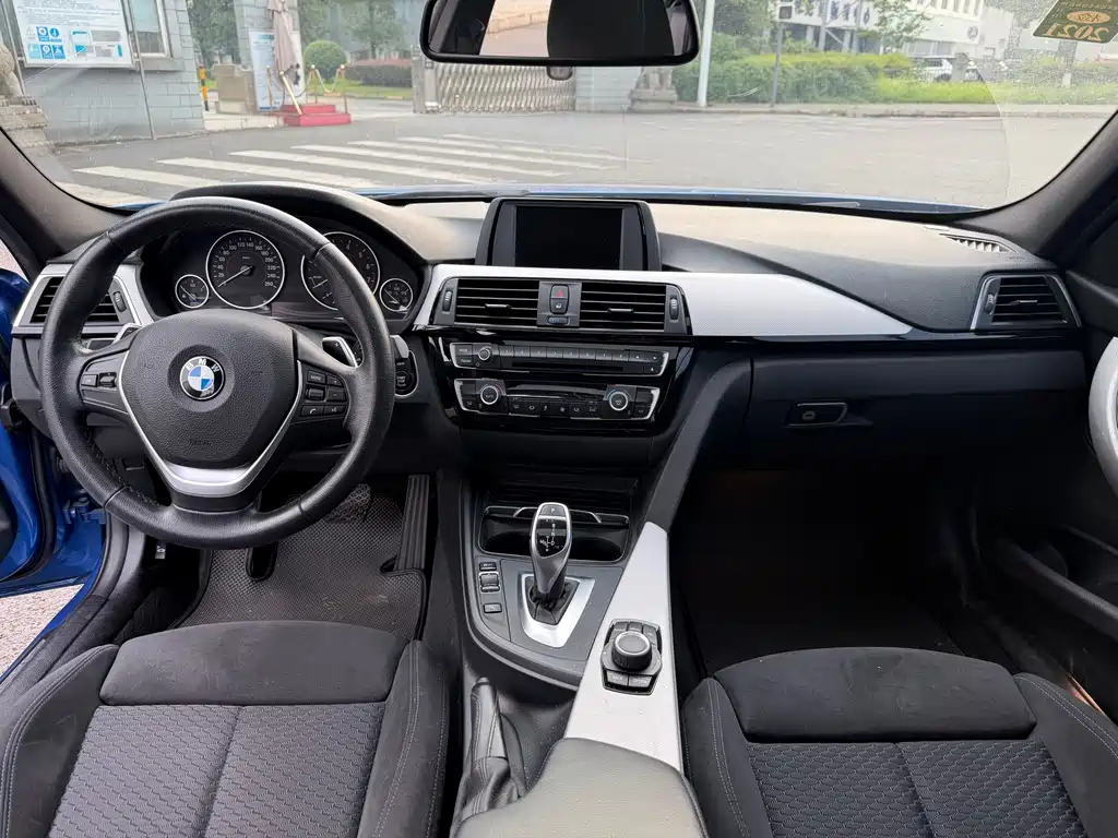 BMW 3 Series 2017 — фото 13