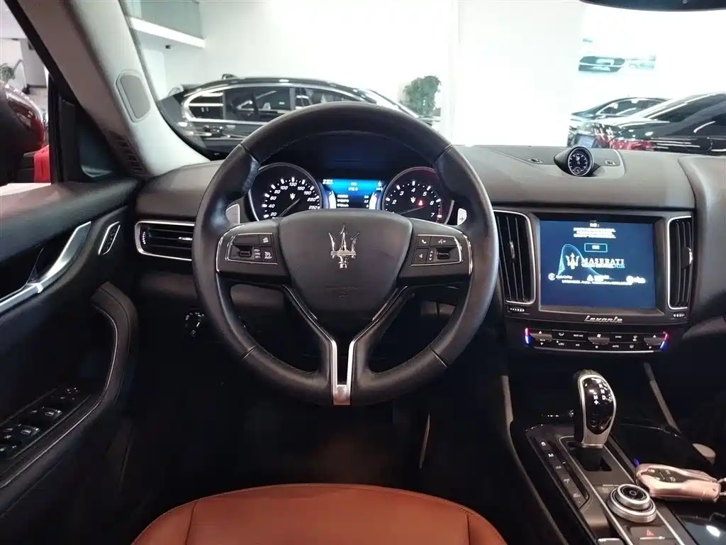 Maserati Levante 2017 — фото 11
