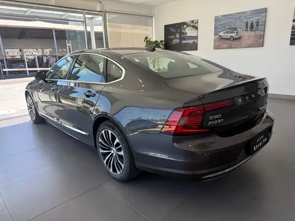 Volvo S90 2024