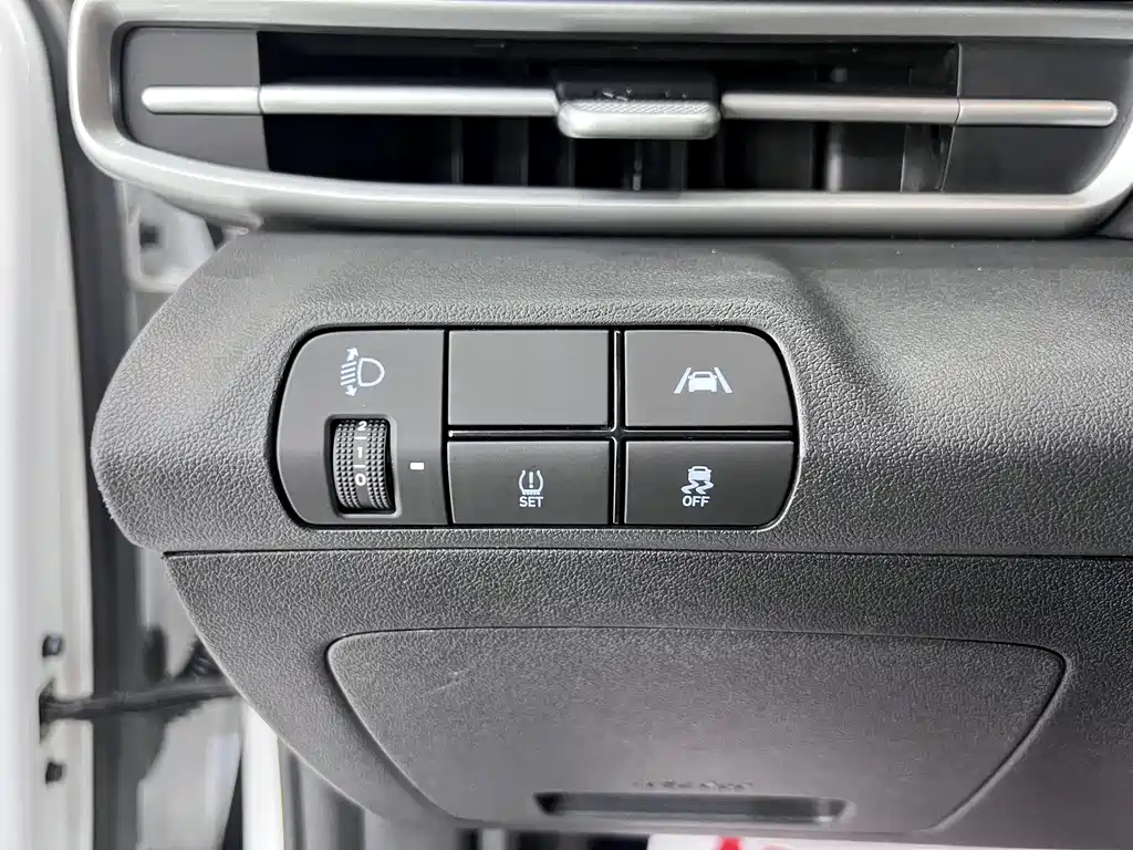 Hyundai Elantra 2023 — фото 11