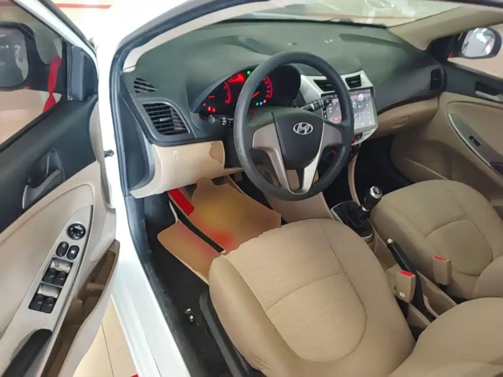 Hyundai Accent 2018 — фото 16