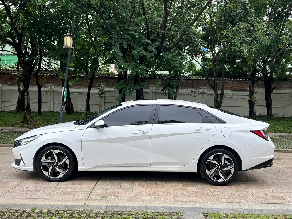 Hyundai Elantra 2021 — фото 8