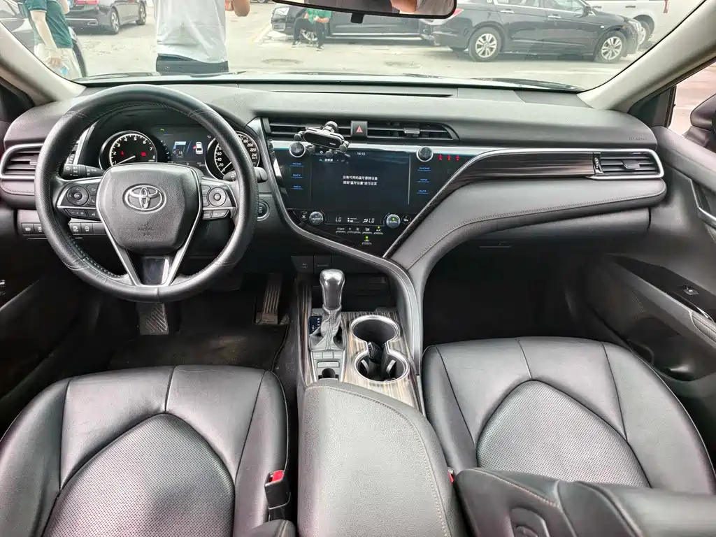 Toyota Camry 2019 — фото 9