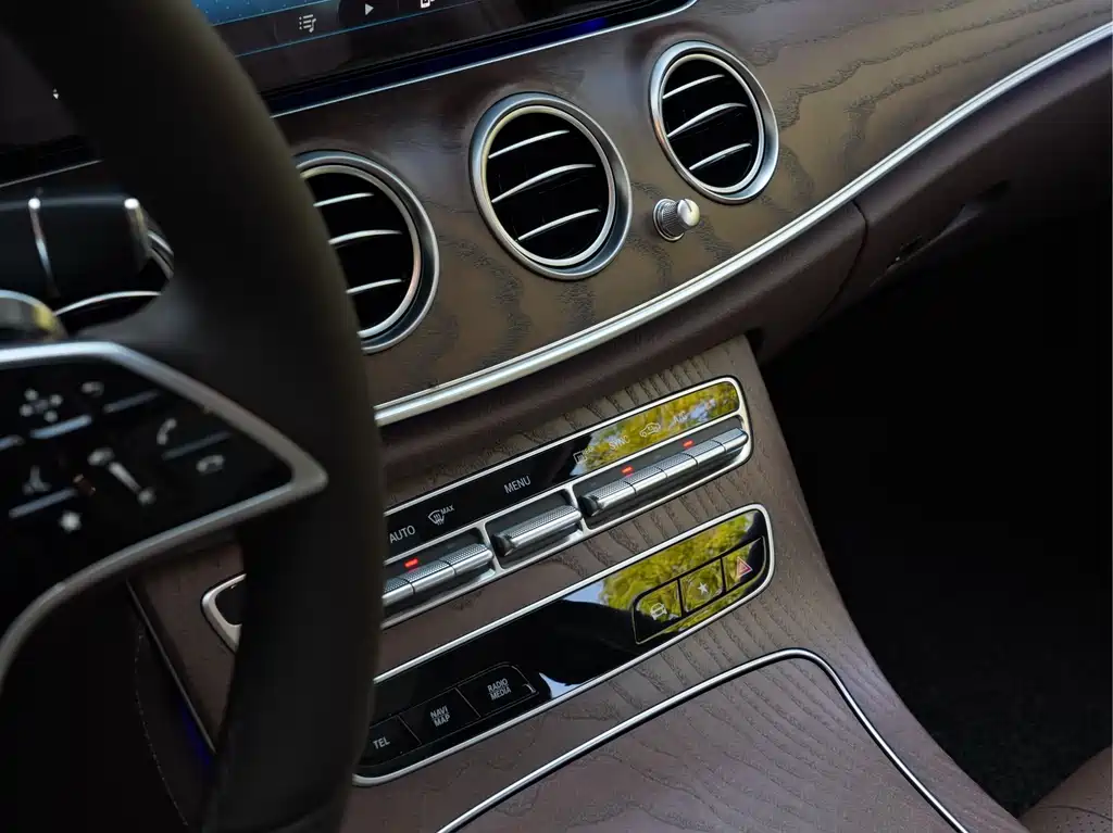 Mercedes-Benz E-Class 2023 — фото 16