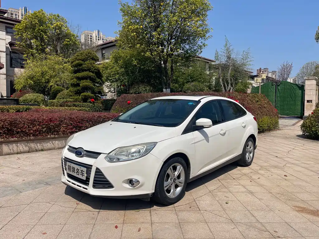 Ford Focus 2014 — фото 1