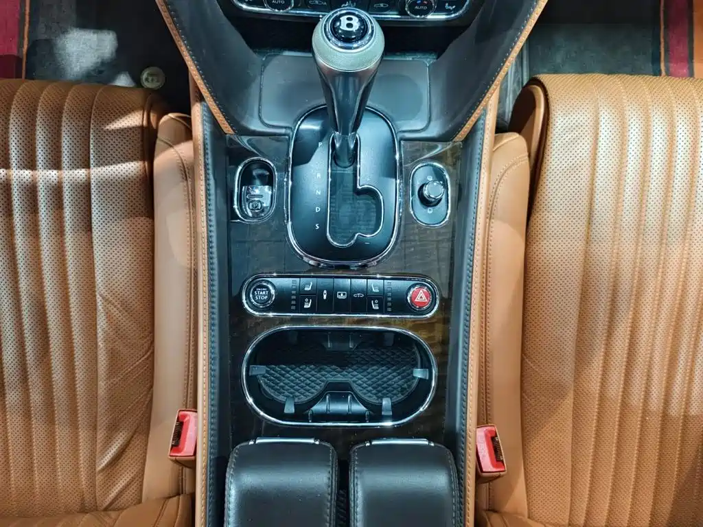 Bentley Flying Spur 2018 — фото 12