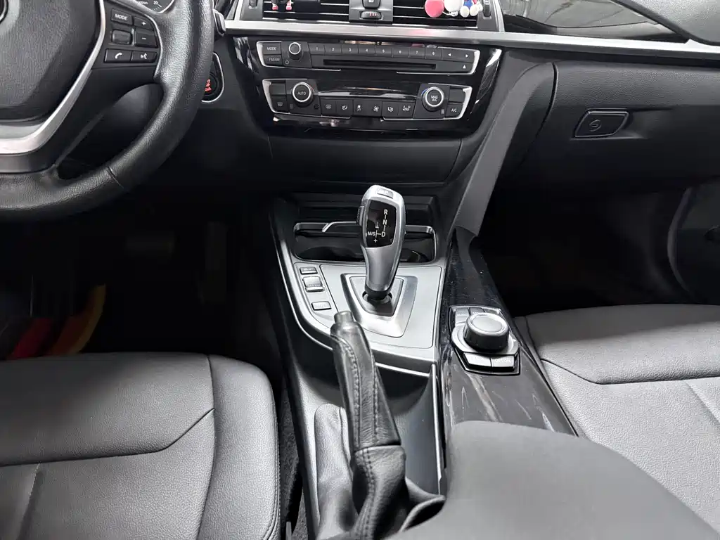 BMW 3 Series 2016 — фото 15