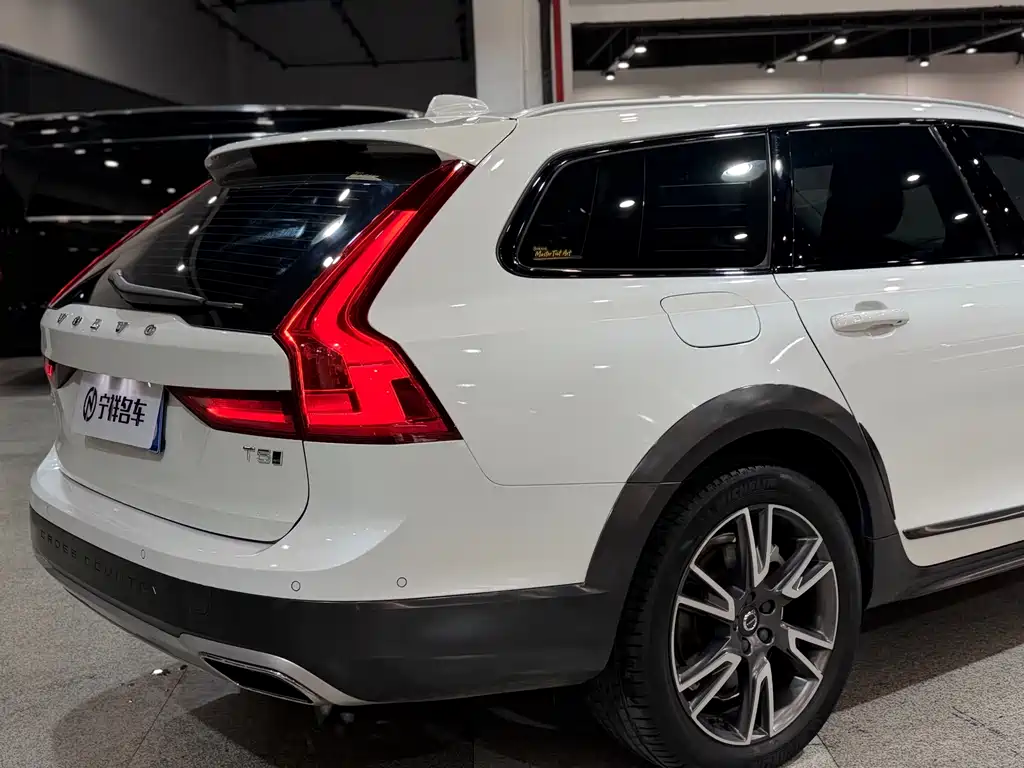 Volvo V90 2018 — фото 14