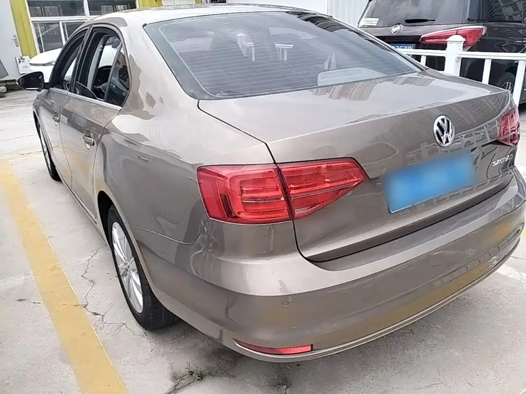 Volkswagen Sagitar 2015