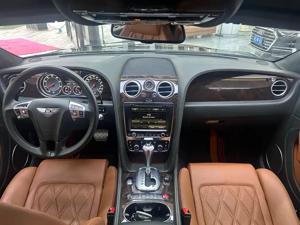 Bentley Continental 2016 — фото 12