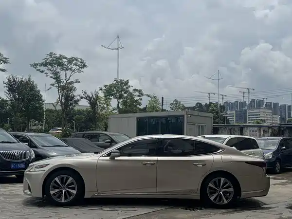 Lexus LS 2019