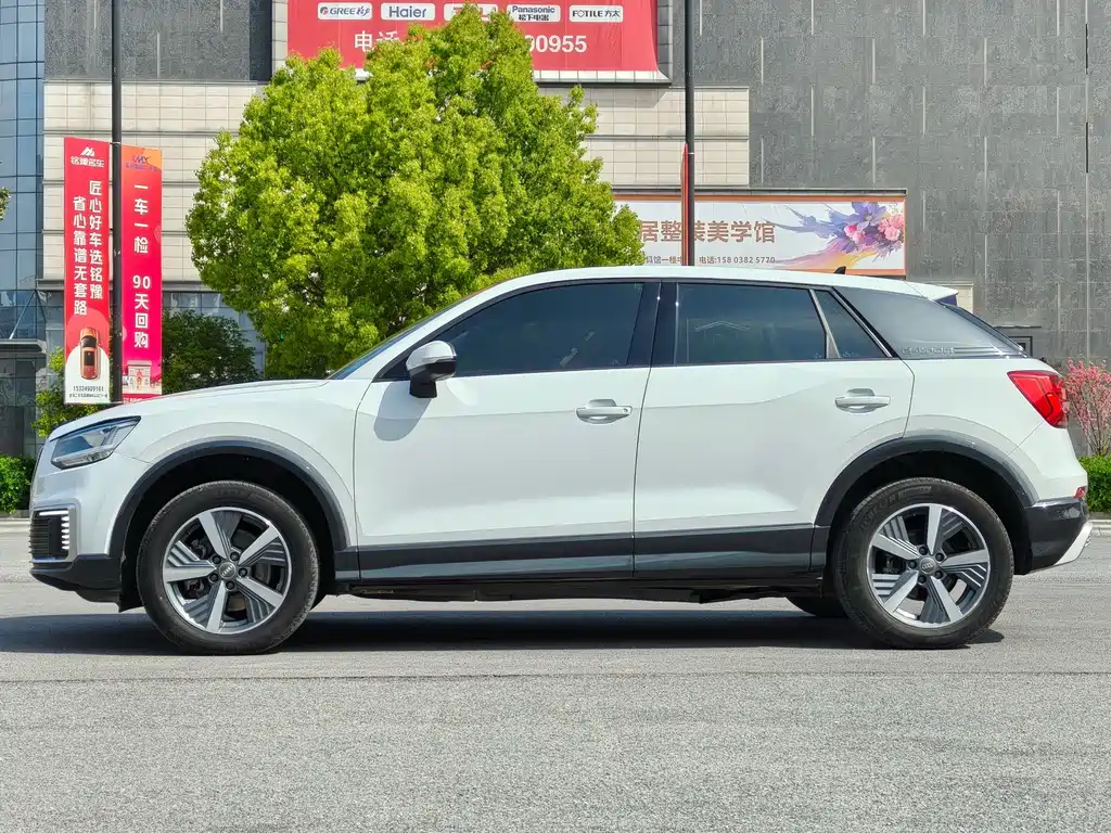 Audi Q2L E-Tron 2020