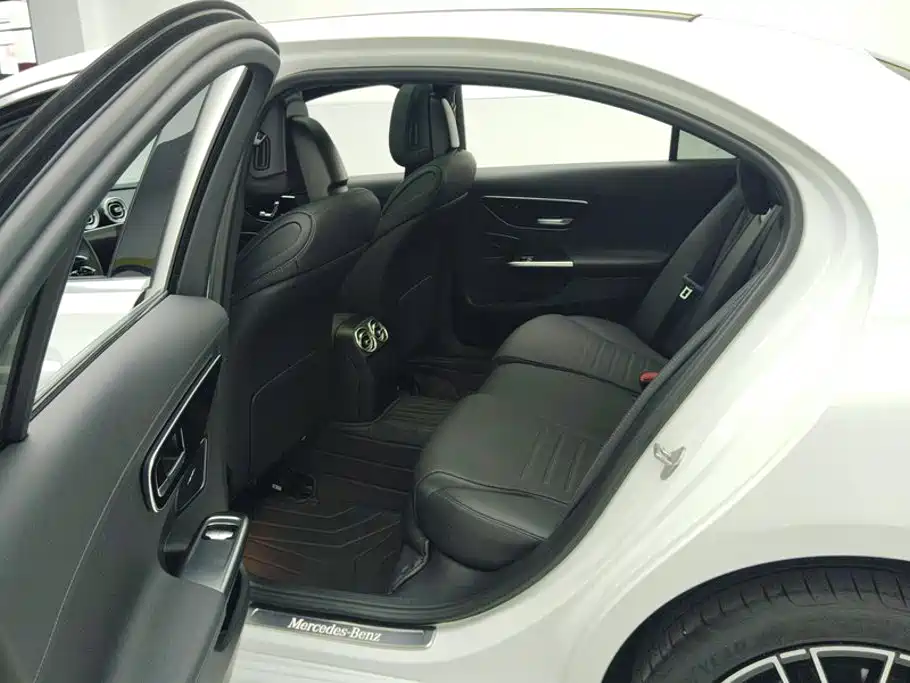 Mercedes-Benz C-Class 2023 — фото 11