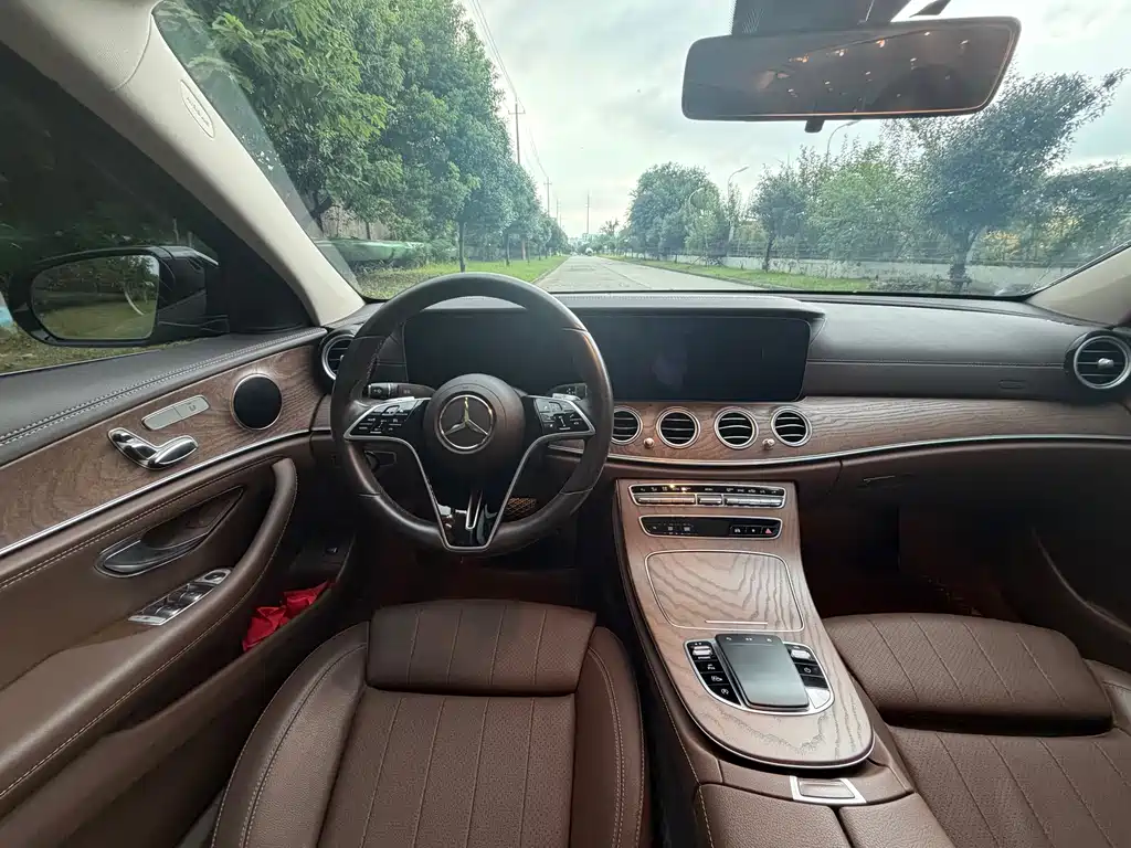 Mercedes-Benz E-Class 2022 — фото 12