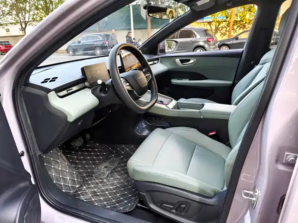 Roewe D6 2025