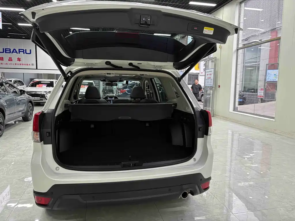 Subaru Forester 2023 — фото 18