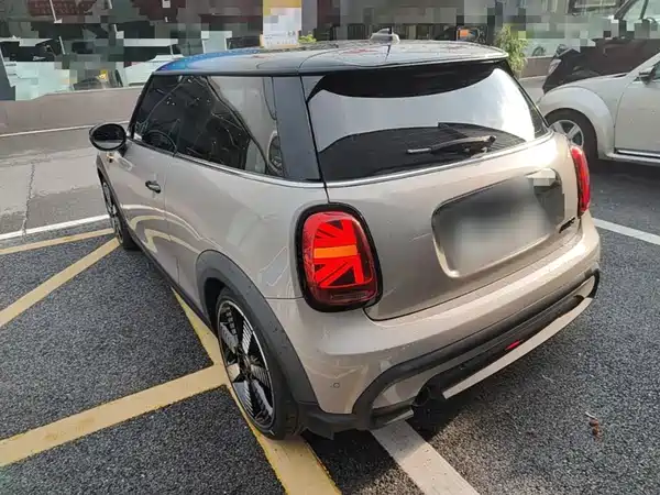 MINI MINI 2022